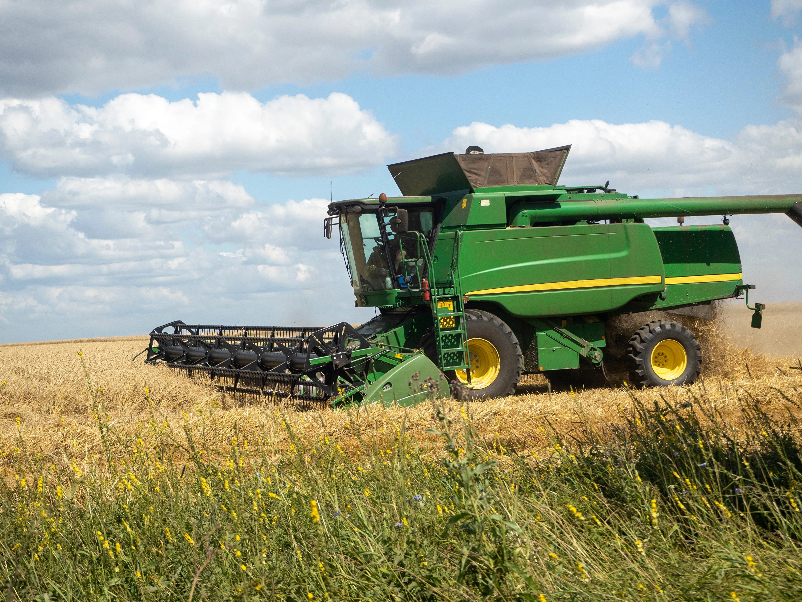 Por que Optar por Equipamentos Agrícolas Usados ou Seminovos?