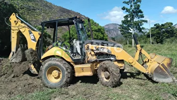 RETROESCAVADEIRA CATERPILLAR 416E ANO 2013