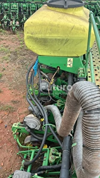 PLANTADEIRA JOHN DEERE 2126 CCS ANO 2011