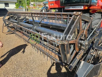 COLHEITADEIRA MASSEY FERGUSON 5650 ANO 2003