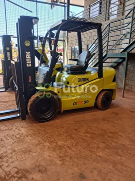 EMPILHADEIRA CLARK GTS30D ANO 2022