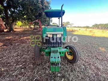 TRATOR JOHN DEERE 5700 ANO 2002