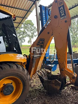RETROESCAVADEIRA JCB 4CX ANO 2008