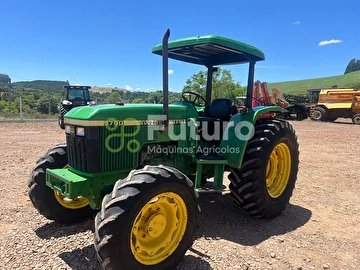 TRATOR JOHN DEERE 5700 ANO 2001