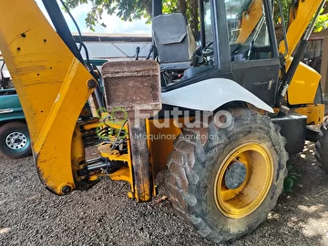 RETROESCAVADEIRA JCB 3C ANO 2009