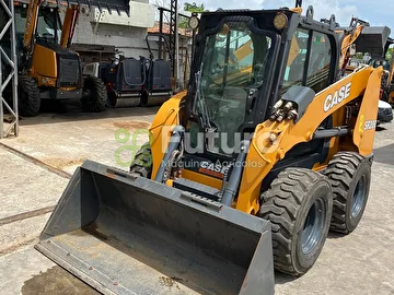 MINI CARREGADEIRA CASE SR200 ANO 2019
