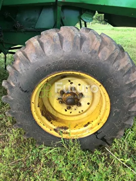 COLHEITADEIRA JD 1550 C/ PLAT 22 PÉS