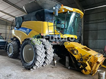 COLHEITADEIRA NEW HOLLAND CR 8090 ANO 2015
