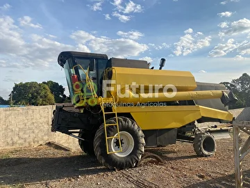 COLHEITADEIRA NEW HOLLAND TC 57 ANO 1999
