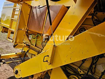 COLHEITADEIRA NEW HOLLAND TC 57 ANO 2007