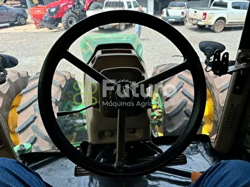 **TRATOR JOHN DEERE 8335R ANO 2012