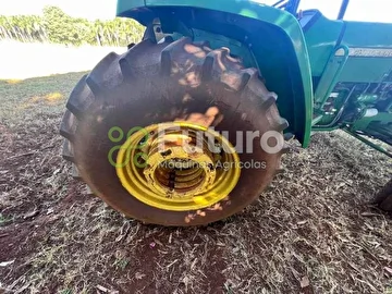 TRATOR JOHN DEERE 5700 ANO 2002