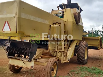 COLHEITADEIRA NEW HOLLAND 4040 ANO 1982