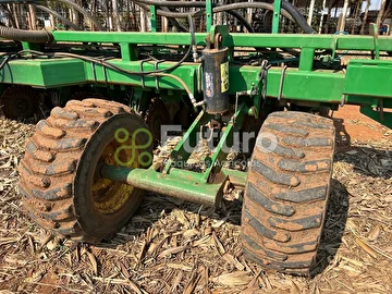 PLANTADEIRA JOHN DEERE DB 74 ANO 2013