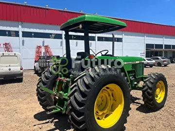 TRATOR JOHN DEERE 5700 ANO 2001