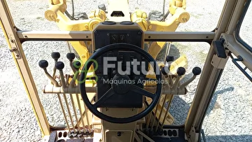MOTONIVELADORA CATERPILLAR 140K ANO 2010