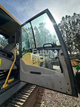 ESCAVADEIRA VOLVO EC 220D ANO 2014