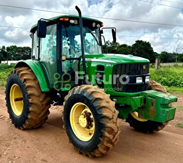 TRATOR JOHN DEERE 6110J ANO 2012
