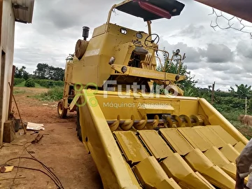 COLHEITADEIRA NEW HOLLAND 4040 ANO 1982