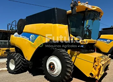 COLHEITADEIRA NEW HOLLAND CR 9060 ANO 2011