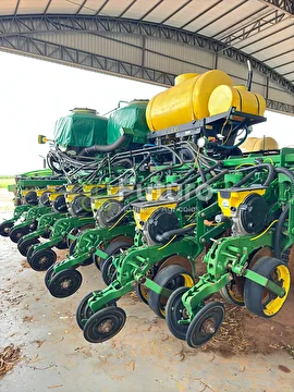 CONJUNTO TRATOR JOHN DEERE 8270R ANO 2012