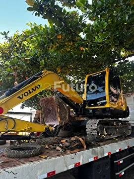 ESCAVADEIRA VOLVO EC55B ANO 2013