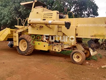 COLHEITADEIRA NEW HOLLAND 4040 ANO 1982