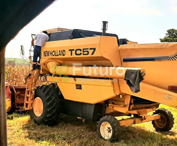 COLHEITADEIRA NEW HOLLAND TC 57 ANO 1998