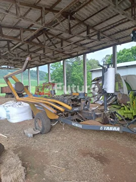 ENFARDADEIRA KUHN FB 2125 ANO 2010