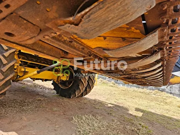 COLHEITADEIRA NEW HOLLAND TC 57 ANO 2007