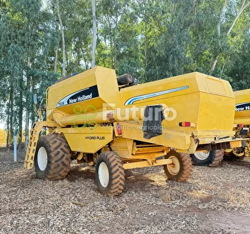 COLHEITADEIRA NEW HOLLAND TC 59 ANO 2004
