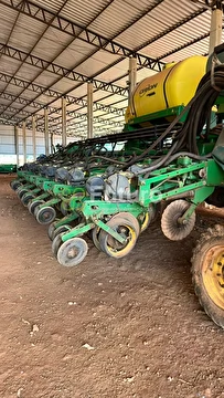 PLANTADEIRA JOHN DEERE DB 74 ANO 2013