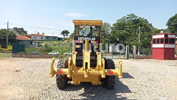 MOTONIVELADORA CATERPILLAR 140K ANO 2010