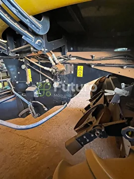 COLHEITADEIRA NEW HOLLAND CR 9080 ANO 2012