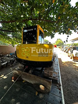 ESCAVADEIRA VOLVO EC55B ANO 2013