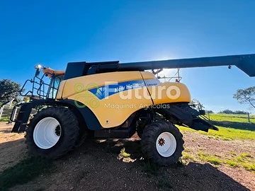 COLHEITADEIRA NEW HOLLAND CR 9060 ANO 2011