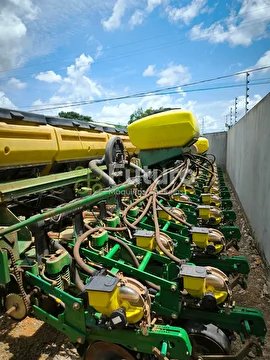 PLANTADEIRA JOHN DEERE 2130 ANO 2013