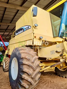 COLHEITADEIRA NEW HOLLAND TC 59 ANO 2004