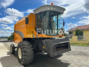 COLHEITADEIRA VALTRA BC 4500 ANO 2014