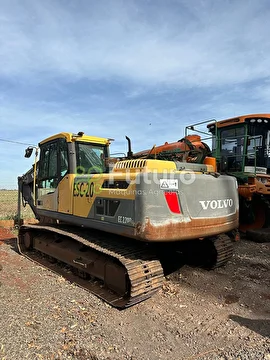 ESCAVADEIRA VOLVO EC 220D ANO 2014
