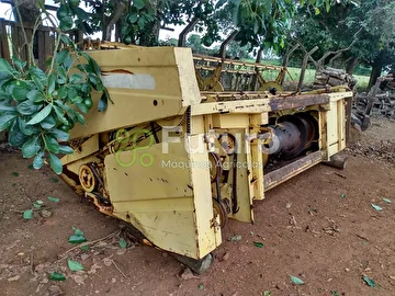 COLHEITADEIRA NEW HOLLAND 4040 ANO 1982
