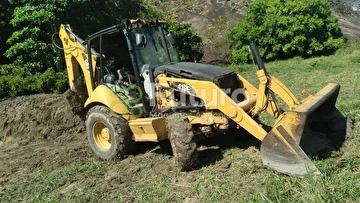 RETROESCAVADEIRA CATERPILLAR 416E ANO 2013