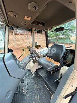 TRATOR VALTRA BH 180 ANO 2013