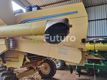 COLHEITADEIRA NEW HOLLAND TC 59 ANO 2004