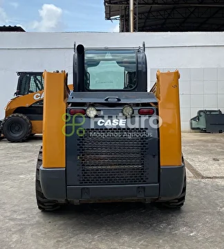 MINI CARREGADEIRA CASE SR200 ANO 2019
