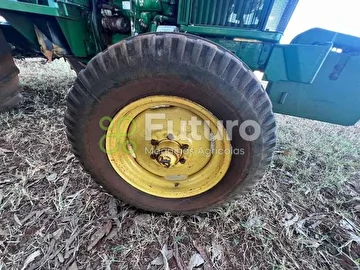 TRATOR JOHN DEERE 5700 ANO 2002