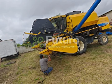 COLHEITADEIRA NEW HOLLAND TC 5090 ANO 2011