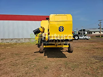 COLHEITADEIRA NEW HOLLAND TC 57 ANO 2007