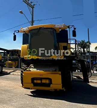 COLHEITADEIRA NEW HOLLAND CR 9060 ANO 2011