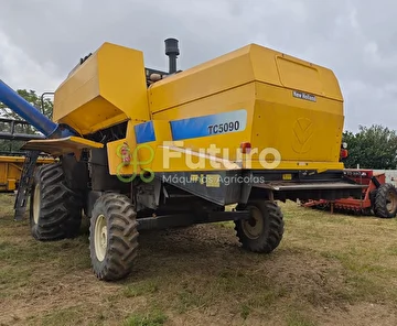 COLHEITADEIRA NEW HOLLAND TC 5090 ANO 2011